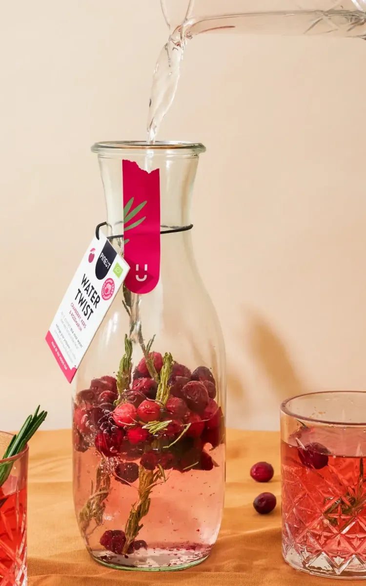 Pineut DIY Carafe Watertwist - Cranberry, Cherry & Rosemary