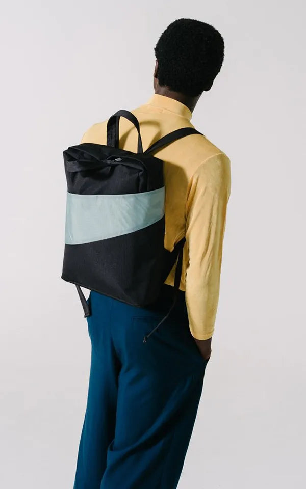 backpackblack-grey3.webp