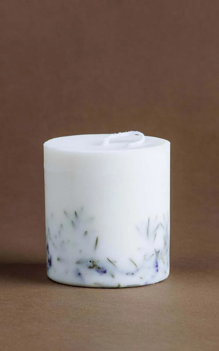 The MUNIO Candle Pillar Juniper & Limonium