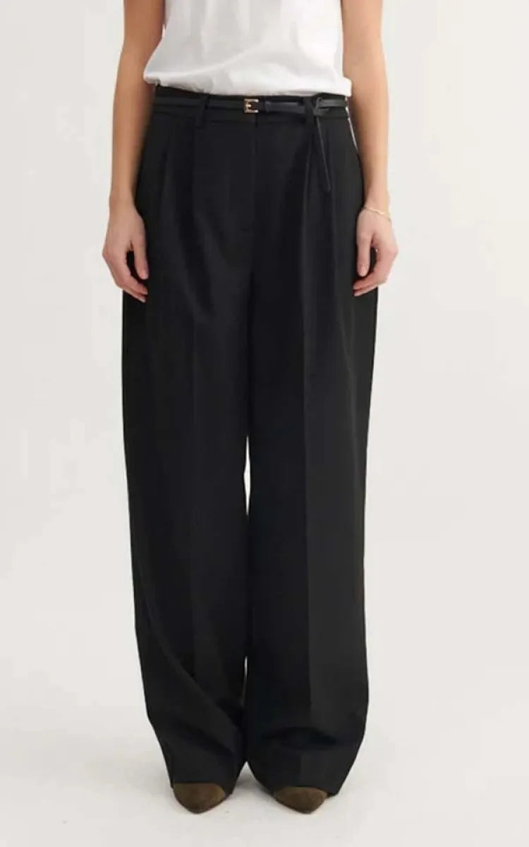 Basic Apparel Pants Marjo