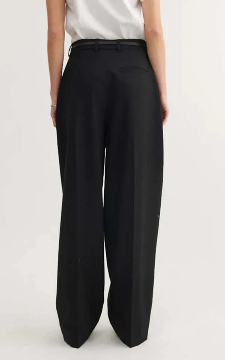 Basic Apparel Pants Marjo