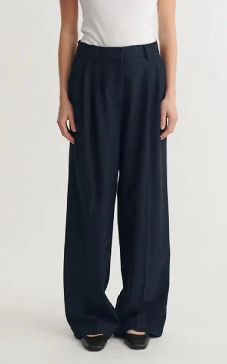 Basic Apparel Pants Marjo