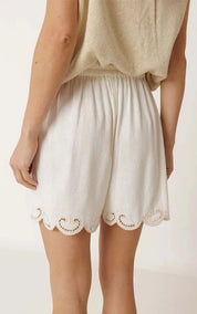 indi & cold Shorts Scalloped Embroidery