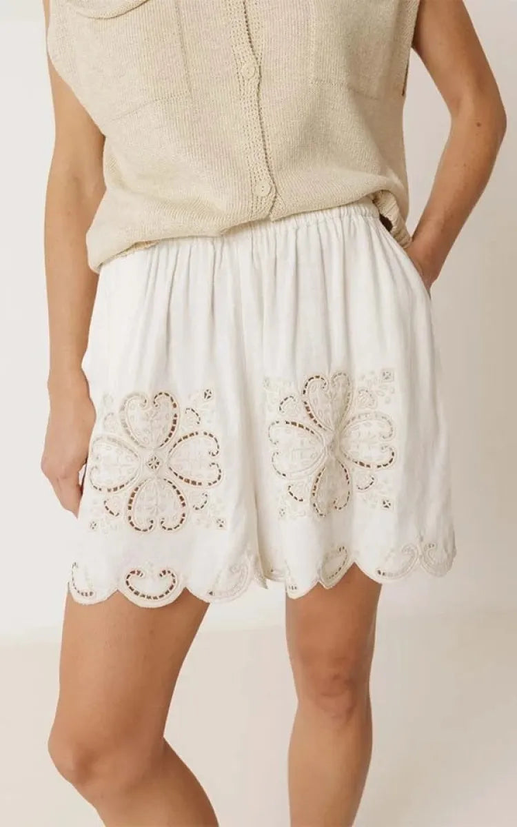 indi & cold Shorts Scalloped Embroidery